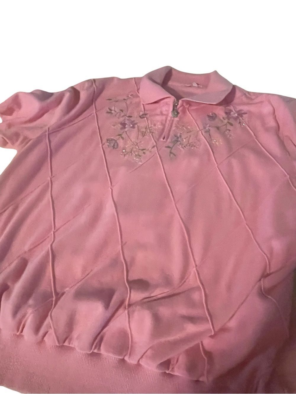 AlfredāDunner Pink Short Sleeve Polo Sweater with Floral Embroidery
